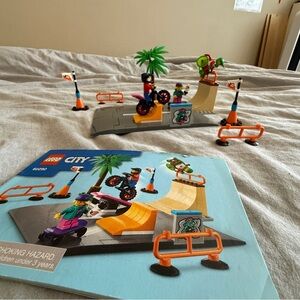 LEGO BUNDLE of 4 Sets -  City (3) and Creator (60300, 30572, 60290) + Booklets